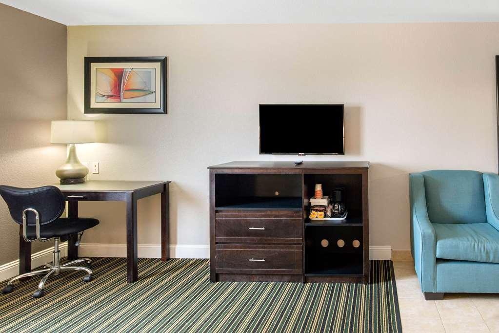 Quality Inn & Suites Port Arthur - Nederland Szoba fotó